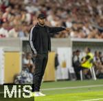 16.08.2025, Fussball Bundesliga 2025/2026, Franz-Beckenbauer-Supercup, VfB Stuttgart - FC Bayern Mnchen, in der MHP-Arena (Stuttgart). Trainer Vincent Kompany (FC Bayern Mnchen) am Spielfeldrand 