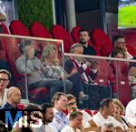 16.08.2025, Fussball Bundesliga 2025/2026, Franz-Beckenbauer-Supercup, VfB Stuttgart - FC Bayern Mnchen, in der MHP-Arena (Stuttgart). Ex-Bundestrainer Joachim Jogi Lw auf der Tribne mit seiner Ehefrau Daniela Lw.
