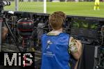 16.08.2025, Fussball Bundesliga 2025/2026, Franz-Beckenbauer-Supercup, VfB Stuttgart - FC Bayern Mnchen, in der MHP-Arena (Stuttgart). DFL testet Live-Fuball mit Apple Vision Pro und 360-Grad-Bild, Hier eine 3D-360-Grad Kamera fr 3D-Brillen-TV, das immersive Fussball-Erlebnis fr die Zukunft des Fussball-Fernsehens wird hier am Spielfeldrand getestet.