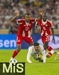 16.08.2025, Fussball Bundesliga 2025/2026, Franz-Beckenbauer-Supercup, VfB Stuttgart - FC Bayern Mnchen, in der MHP-Arena (Stuttgart). v.li: Jonathan Tah (FC Bayern Mnchen), Deniz Undav (Stuttgart), Dayot Upamecano (FC Bayern Mnchen) 