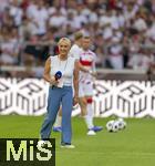 16.08.2025, Fussball Bundesliga 2025/2026, Franz-Beckenbauer-Supercup, VfB Stuttgart - FC Bayern Mnchen, in der MHP-Arena (Stuttgart).  Heidi Beckenbauer auf dem Platz fr SKY-Sport TV.