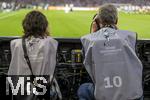 16.08.2025, Fussball Bundesliga 2025/2026, Franz-Beckenbauer-Supercup, VfB Stuttgart - FC Bayern Mnchen, in der MHP-Arena (Stuttgart). Fotografen und Fotografinnen am Spielfeldrand, mit dem Branding des Supercups auf dem Rcken ihres Fotografenleibchens.