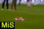 16.08.2025, Fussball Bundesliga 2025/2026, Franz-Beckenbauer-Supercup, VfB Stuttgart - FC Bayern Mnchen, in der MHP-Arena (Stuttgart). Rosa Fussballschuhe von Leon Goretzka (FC Bayern Mnchen) 