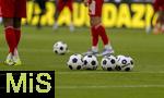 16.08.2025, Fussball Bundesliga 2025/2026, Franz-Beckenbauer-Supercup, VfB Stuttgart - FC Bayern Mnchen, in der MHP-Arena (Stuttgart). Spielblle liegen bereit am Spielfeldrand. Exclusive Editiion von Derbystar fr den Supercup 2025. Im Retro-Design. Offizieller Spielball des Franz-Beckenbauer-Supercup 2025, Limitiert auf 250 Exemplare. Handgenht.