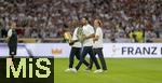 16.08.2025, Fussball Bundesliga 2025/2026, Franz-Beckenbauer-Supercup, VfB Stuttgart - FC Bayern Mnchen, in der MHP-Arena (Stuttgart). Trophentrger, v.li: Cacau mit dem DFB-Pokal, Claudio Pizarro mit der Meisterschale, Noel Beckenbauer mit dem Supercup-Pokal.