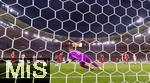 16.08.2025, Fussball Bundesliga 2025/2026, Franz-Beckenbauer-Supercup, VfB Stuttgart - FC Bayern Mnchen, in der MHP-Arena (Stuttgart). Torraumszene vor dem Kasten von Torwart Manuel Neuer (FC Bayern Mnchen) 