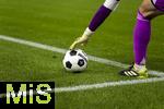 16.08.2025, Fussball Bundesliga 2025/2026, Franz-Beckenbauer-Supercup, VfB Stuttgart - FC Bayern Mnchen, in der MHP-Arena (Stuttgart). Torwart Manuel Neuer (FC Bayern Mnchen) legt sich den Ball zurecht.