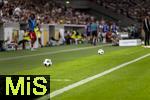 16.08.2025, Fussball Bundesliga 2025/2026, Franz-Beckenbauer-Supercup, VfB Stuttgart - FC Bayern Mnchen, in der MHP-Arena (Stuttgart). Der Spielball, (Spielblle) liegt auf einem Htchen bereit am Spielfeldrand. Exclusive Editiion von Derbystar fr den Supercup 2025. Im Retro-Design. Offizieller Spielball des Franz-Beckenbauer-Supercup 2025, Limitiert auf 250 Exemplare. Handgenht.