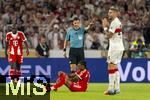 16.08.2025, Fussball Bundesliga 2025/2026, Franz-Beckenbauer-Supercup, VfB Stuttgart - FC Bayern Mnchen, in der MHP-Arena (Stuttgart). Schiedsrichter Harm Osmers, Sacha Boey (FC Bayern Mnchen), Jeff Chabot (Stuttgart) 