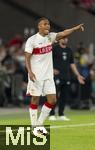 16.08.2025, Fussball Bundesliga 2025/2026, Franz-Beckenbauer-Supercup, VfB Stuttgart - FC Bayern Mnchen, in der MHP-Arena (Stuttgart). Jamie Leweling (Stuttgart) gibt Anweisungen.