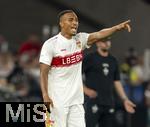 16.08.2025, Fussball Bundesliga 2025/2026, Franz-Beckenbauer-Supercup, VfB Stuttgart - FC Bayern Mnchen, in der MHP-Arena (Stuttgart). Jamie Leweling (Stuttgart) gibt Anweisungen.