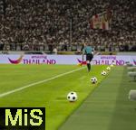 16.08.2025, Fussball Bundesliga 2025/2026, Franz-Beckenbauer-Supercup, VfB Stuttgart - FC Bayern Mnchen, in der MHP-Arena (Stuttgart). Der Spielball, (Spielblle) liegt auf einem Htchen bereit am Spielfeldrand. Exclusive Editiion von Derbystar fr den Supercup 2025. Im Retro-Design. Offizieller Spielball des Franz-Beckenbauer-Supercup 2025, Limitiert auf 250 Exemplare. Handgenht.