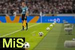 16.08.2025, Fussball Bundesliga 2025/2026, Franz-Beckenbauer-Supercup, VfB Stuttgart - FC Bayern Mnchen, in der MHP-Arena (Stuttgart). Der Spielball, (Spielblle) liegt auf einem Htchen bereit am Spielfeldrand. Exclusive Editiion von Derbystar fr den Supercup 2025. Im Retro-Design. Offizieller Spielball des Franz-Beckenbauer-Supercup 2025, Limitiert auf 250 Exemplare. Handgenht. 