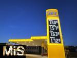 20.08.2025,  Pforzen in Bayern (Unterallgu), Aktuelle Spritpreisanzeige an einer JET-Tankstelle, zum 1. Januar 2025 erhhten sich die staatliche CO2-Abgabe von 45 auf 55 Euro je Tonne, bisher sind die teuerungen nicht an der Zapfsule angekommen, seit Januar 2025 ist der Liter Diesel ca. 10 Cent billiger zu haben.