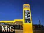 20.08.2025,  Pforzen in Bayern (Unterallgu), Aktuelle Spritpreisanzeige an einer JET-Tankstelle, zum 1. Januar 2025 erhhten sich die staatliche CO2-Abgabe von 45 auf 55 Euro je Tonne, bisher sind die teuerungen nicht an der Zapfsule angekommen, seit Januar 2025 ist der Liter Diesel ca. 10 Cent billiger zu haben.