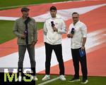 22.08.2025, Fussball Bundesliga 2025/2026, 1.Spieltag, FC Bayern Mnchen - RB Leipzig, in der Allianz-Arena Mnchen, TV Experte Markus Babbel (Deutschland), Trainer Ole Werner (RB Leipzig) und TV Moderator Matthias Openhvel (Deutschland).


