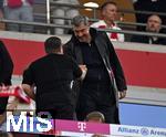 22.08.2025, Fussball Bundesliga 2025/2026, 1.Spieltag, FC Bayern Mnchen - RB Leipzig, in der Allianz-Arena Mnchen, Markus Sder begrt Sportvorstand Max Eberl (Bayern Mnchen)

