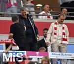 22.08.2025, Fussball Bundesliga 2025/2026, 1.Spieltag, FC Bayern Mnchen - RB Leipzig, in der Allianz-Arena Mnchen, Markus Sder begrt Sportvorstand Max Eberl (Bayern Mnchen) vorne Joel Beckenbauer


