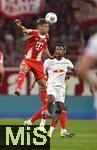 22.08.2025, Fussball Bundesliga 2025/2026, 1.Spieltag, FC Bayern Mnchen - RB Leipzig, in der Allianz-Arena Mnchen, Joshua Kimmich (FC Bayern Mnchen) setzt sich durch


