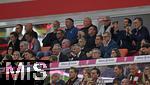 22.08.2025, Fussball Bundesliga 2025/2026, 1.Spieltag, FC Bayern Mnchen - RB Leipzig, in der Allianz-Arena Mnchen, Ehrentribne der Bayern Ehren-Prsident Uli Hoene (FC Bayern Mnchen, Hoeness), Sportvorstand Max Eberl (Bayern Mnchen), Vorstandsvorsitzender Jan-Christian Dreesen (FC Bayern Mnchen) Prsident Herbert Hainer (FC Bayern) 


