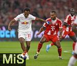 22.08.2025, Fussball Bundesliga 2025/2026, 1.Spieltag, FC Bayern Mnchen - RB Leipzig, in der Allianz-Arena Mnchen, v.l. Lois Openda (RB Leipzig) gegen Jonathan Tah (FC Bayern Mnchen) 


