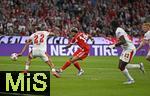 22.08.2025, Fussball Bundesliga 2025/2026, 1.Spieltag, FC Bayern Mnchen - RB Leipzig, in der Allianz-Arena Mnchen, 
v.l. David Raum (RB Leipzig), Luis Diaz (FC Bayern Mnchen) und Castello Lukeba (RB Leipzig) 

