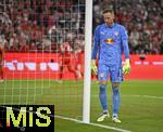 22.08.2025, Fussball Bundesliga 2025/2026, 1.Spieltag, FC Bayern Mnchen - RB Leipzig, in der Allianz-Arena Mnchen, 
Torwart Peter Gulacsi (RB Leipzig) unzufrieden

