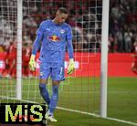 22.08.2025, Fussball Bundesliga 2025/2026, 1.Spieltag, FC Bayern Mnchen - RB Leipzig, in der Allianz-Arena Mnchen, 
Torwart Peter Gulacsi (RB Leipzig) unzufrieden

