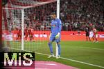 22.08.2025, Fussball Bundesliga 2025/2026, 1.Spieltag, FC Bayern Mnchen - RB Leipzig, in der Allianz-Arena Mnchen, 
Torwart Peter Gulacsi (RB Leipzig) unzufrieden


