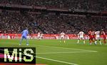 22.08.2025, Fussball Bundesliga 2025/2026, 1.Spieltag, FC Bayern Mnchen - RB Leipzig, in der Allianz-Arena Mnchen, Fly better Emirates Werbebande


