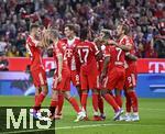 22.08.2025, Fussball Bundesliga 2025/2026, 1.Spieltag, FC Bayern Mnchen - RB Leipzig, in der Allianz-Arena Mnchen, Torjubel von Harry Kane (FC Bayern Mnchen) v.l. Josip Stanisic (Bayern Mnchen), Konrad Laimer (FC Bayern Mnchen), Leon Goretzka (FC Bayern Mnchen), Michael Olise (FC Bayern Mnchen), Luis Diaz (FC Bayern Mnchen), Serge Gnabry (FC Bayern Mnchen) und Harry Kane (FC Bayern Mnchen) 


