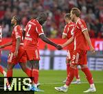 22.08.2025, Fussball Bundesliga 2025/2026, 1.Spieltag, FC Bayern Mnchen - RB Leipzig, in der Allianz-Arena Mnchen, v.l. Dayot Upamecano (FC Bayern Mnchen) und Harry Kane (FC Bayern Mnchen) 


