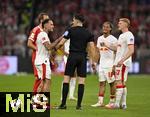 22.08.2025, Fussball Bundesliga 2025/2026, 1.Spieltag, FC Bayern Mnchen - RB Leipzig, in der Allianz-Arena Mnchen, 
David Raum (RB Leipzig) regt sich auf

