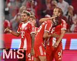 22.08.2025, Fussball Bundesliga 2025/2026, 1.Spieltag, FC Bayern Mnchen - RB Leipzig, in der Allianz-Arena Mnchen, Torjubel v.l. Luis Diaz (FC Bayern Mnchen), Aleksandar Pavlovic (Bayern Mnchen)  und Harry Kane (FC Bayern Mnchen) 


