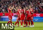 22.08.2025, Fussball Bundesliga 2025/2026, 1.Spieltag, FC Bayern Mnchen - RB Leipzig, in der Allianz-Arena Mnchen, Torjubel, Konrad Laimer (FC Bayern Mnchen), Jonathan Tah (FC Bayern Mnchen), Aleksandar Pavlovic (Bayern Mnchen) , Luis Diaz (FC Bayern Mnchen), Serge Gnabry (FC Bayern Mnchen), Michael Olise (FC Bayern Mnchen), Harry Kane (FC Bayern Mnchen).

