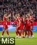 22.08.2025, Fussball Bundesliga 2025/2026, 1.Spieltag, FC Bayern Mnchen - RB Leipzig, in der Allianz-Arena Mnchen, Torjubel, Konrad Laimer (FC Bayern Mnchen), Leon Goretzka (FC Bayern Mnchen), Aleksandar Pavlovic (Bayern Mnchen) , Luis Diaz (FC Bayern Mnchen), Serge Gnabry (FC Bayern Mnchen), Michael Olise (FC Bayern Mnchen), Harry Kane (FC Bayern Mnchen).

