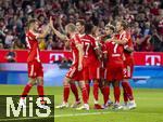 22.08.2025, Fussball Bundesliga 2025/2026, 1.Spieltag, FC Bayern Mnchen - RB Leipzig, in der Allianz-Arena Mnchen, Torjubel, Konrad Laimer (FC Bayern Mnchen), Jonathan Tah (FC Bayern Mnchen), Leon Goretzka (FC Bayern Mnchen), Aleksandar Pavlovic (Bayern Mnchen) , Luis Diaz (FC Bayern Mnchen), Serge Gnabry (FC Bayern Mnchen), Michael Olise (FC Bayern Mnchen), Harry Kane (FC Bayern Mnchen).

