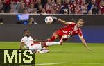 22.08.2025, Fussball Bundesliga 2025/2026, 1.Spieltag, FC Bayern Mnchen - RB Leipzig, in der Allianz-Arena Mnchen, v.li: Ridle Baku (RB Leipzig) gegen Harry Kane (FC Bayern Mnchen) 

