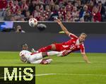 22.08.2025, Fussball Bundesliga 2025/2026, 1.Spieltag, FC Bayern Mnchen - RB Leipzig, in der Allianz-Arena Mnchen, v.li: Ridle Baku (RB Leipzig) gegen Harry Kane (FC Bayern Mnchen) 

