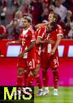 22.08.2025, Fussball Bundesliga 2025/2026, 1.Spieltag, FC Bayern Mnchen - RB Leipzig, in der Allianz-Arena Mnchen, Torjubel v.li: Luis Diaz (FC Bayern Mnchen), Aleksandar Pavlovic (Bayern Mnchen) , Harry Kane (FC Bayern Mnchen) 