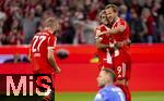 22.08.2025, Fussball Bundesliga 2025/2026, 1.Spieltag, FC Bayern Mnchen - RB Leipzig, in der Allianz-Arena Mnchen, Torjubel, Luis Diaz (FC Bayern Mnchen), Harry Kane (re, FC Bayern Mnchen), Konrad Laimer (FC Bayern Mnchen) 