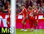 22.08.2025, Fussball Bundesliga 2025/2026, 1.Spieltag, FC Bayern Mnchen - RB Leipzig, in der Allianz-Arena Mnchen, Torjubel v.li: Min-jae Kim (Bayern Mnchen, Minjae Kim), Luis Diaz (FC Bayern Mnchen), Lennart Karl (FC Bayern Mnchen), Harry Kane (FC Bayern Mnchen), Josip Stanisic (Bayern Mnchen) 