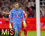 22.08.2025, Fussball Bundesliga 2025/2026, 1.Spieltag, FC Bayern Mnchen - RB Leipzig, in der Allianz-Arena Mnchen, Torwart Peter Gulacsi (RB Leipzig) frustriert nach einem erneuten Gegentreffer.