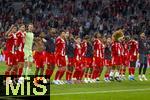 22.08.2025, Fussball Bundesliga 2025/2026, 1.Spieltag, FC Bayern Mnchen - RB Leipzig, in der Allianz-Arena Mnchen, Schlussjubel der Bayernspieler. Aleksandar Pavlovic (Bayern Mnchen) , Josip Stanisic (Bayern Mnchen), Torwart Manuel Neuer (FC Bayern Mnchen), Michael Olise (FC Bayern Mnchen), Jonathan Tah (FC Bayern Mnchen), Min-jae Kim (Bayern Mnchen, Minjae Kim), Serge Gnabry (FC Bayern Mnchen), Lennart Karl (FC Bayern Mnchen), Joshua Kimmich (FC Bayern Mnchen), Wisdom Mike (FC Bayern Mnchen), Jonah Kusi-Asare (Bayern Mnchen), Sacha Boey (FC Bayern Mnchen), Raphael Guerreiro (FC Bayern Mnchen), Luis Diaz (FC Bayern Mnchen), Dayot Upamecano (FC Bayern Mnchen), Torwart Sven Ulreich (FC Bayern Mnchen).