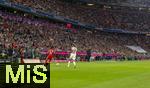 22.08.2025, Fussball Bundesliga 2025/2026, 1.Spieltag, FC Bayern Mnchen - RB Leipzig, in der Allianz-Arena Mnchen, Michael Olise (FC Bayern Mnchen), Antonio Nusa (RB Leipzig) 