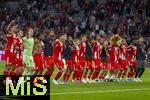 22.08.2025, Fussball Bundesliga 2025/2026, 1.Spieltag, FC Bayern Mnchen - RB Leipzig, in der Allianz-Arena Mnchen, Schlussjubel der Bayernspieler. Aleksandar Pavlovic (Bayern Mnchen) , Josip Stanisic (Bayern Mnchen), Torwart Manuel Neuer (FC Bayern Mnchen), Michael Olise (FC Bayern Mnchen), Jonathan Tah (FC Bayern Mnchen), Min-jae Kim (Bayern Mnchen, Minjae Kim), Serge Gnabry (FC Bayern Mnchen), Lennart Karl (FC Bayern Mnchen), Joshua Kimmich (FC Bayern Mnchen), Wisdom Mike (FC Bayern Mnchen), Jonah Kusi-Asare (Bayern Mnchen), Sacha Boey (FC Bayern Mnchen), Raphael Guerreiro (FC Bayern Mnchen), Luis Diaz (FC Bayern Mnchen), Dayot Upamecano (FC Bayern Mnchen), Torwart Sven Ulreich (FC Bayern Mnchen).