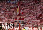 22.08.2025, Fussball Bundesliga 2025/2026, 1.Spieltag, FC Bayern Mnchen - RB Leipzig, in der Allianz-Arena Mnchen, Bayernfans in der Sdkurve zeigen stolz ihre Fanschals,