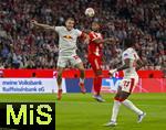 22.08.2025, Fussball Bundesliga 2025/2026, 1.Spieltag, FC Bayern Mnchen - RB Leipzig, in der Allianz-Arena Mnchen, v.li: David Raum (RB Leipzig) gegen Leon Goretzka (FC Bayern Mnchen) 