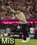 22.08.2025, Fussball Bundesliga 2025/2026, 1.Spieltag, FC Bayern Mnchen - RB Leipzig, in der Allianz-Arena Mnchen, Trainer Ole Werner (RB Leipzig) gibt lautstark Anweisungen an der Seitenlinie.