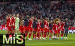 22.08.2025, Fussball Bundesliga 2025/2026, 1.Spieltag, FC Bayern Mnchen - RB Leipzig, in der Allianz-Arena Mnchen, Schlussjubel der Bayernspieler. Aleksandar Pavlovic (Bayern Mnchen) , Josip Stanisic (Bayern Mnchen), Torwart Manuel Neuer (FC Bayern Mnchen), Michael Olise (FC Bayern Mnchen), Jonathan Tah (FC Bayern Mnchen), Min-jae Kim (Bayern Mnchen, Minjae Kim), Serge Gnabry (FC Bayern Mnchen), Lennart Karl (FC Bayern Mnchen), Joshua Kimmich (FC Bayern Mnchen), Wisdom Mike (FC Bayern Mnchen), Jonah Kusi-Asare (Bayern Mnchen), Sacha Boey (FC Bayern Mnchen), Raphael Guerreiro (FC Bayern Mnchen), Luis Diaz (FC Bayern Mnchen), Dayot Upamecano (FC Bayern Mnchen), Torwart Sven Ulreich (FC Bayern Mnchen).